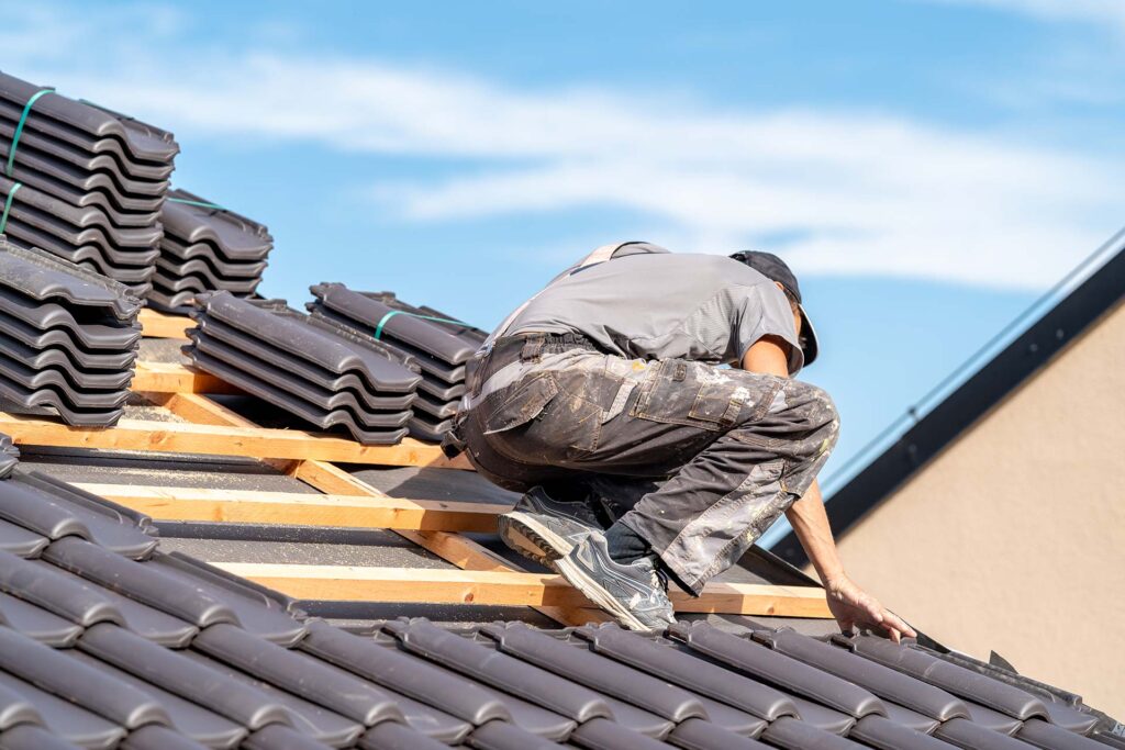 installation-of-ceramic-tiles-on-the-roof-of-the-b-2023-09-08-18-01-20-utc.jpg